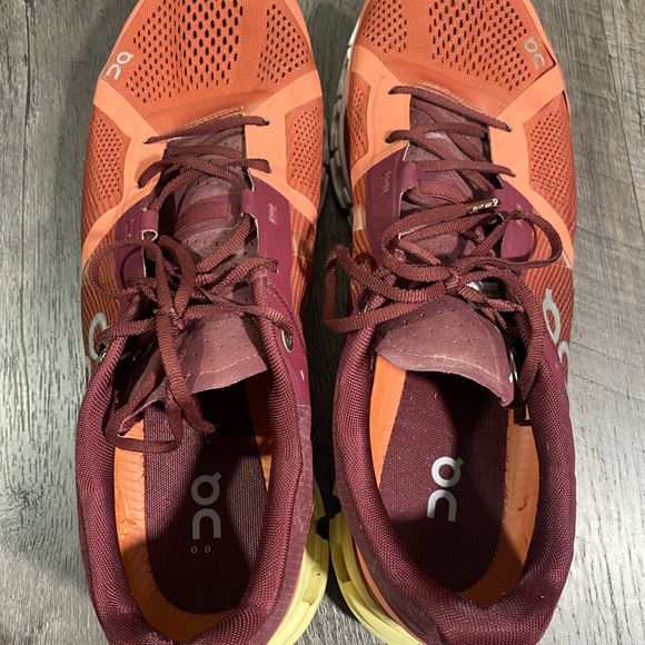 On Cloud Running Mens Sneakers - Picture 8 of 11